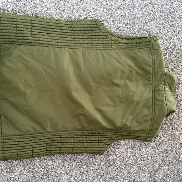 ISIS Wasabi Vest in Olive Green. Thermolite. pockets. Floral inside. Like new 12 - Picture 8 of 16